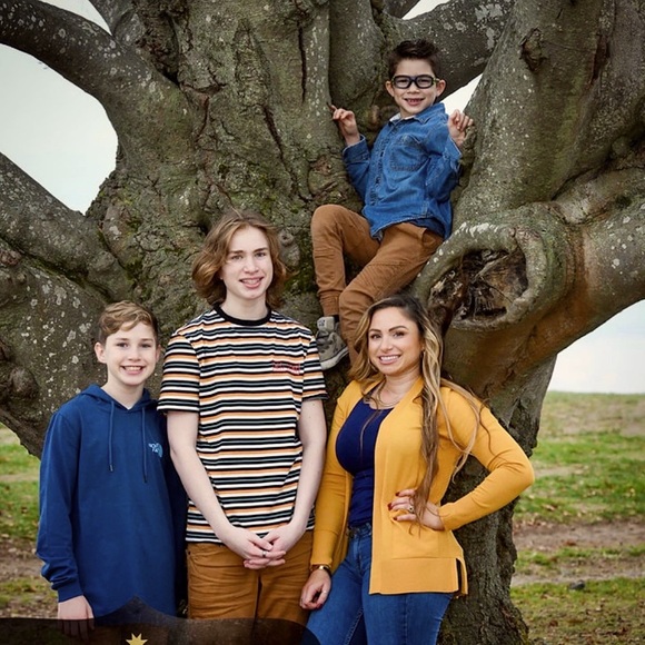 Meet your Posher, Sara - Picture 4 of 4